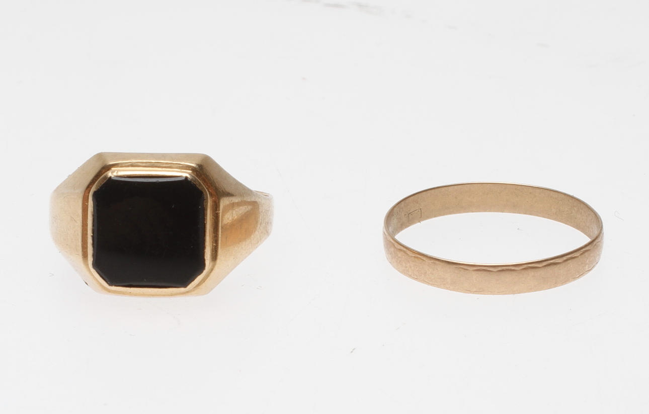RINGAR, 2 st, 18k guld, total vikt ca 3,3 gr.