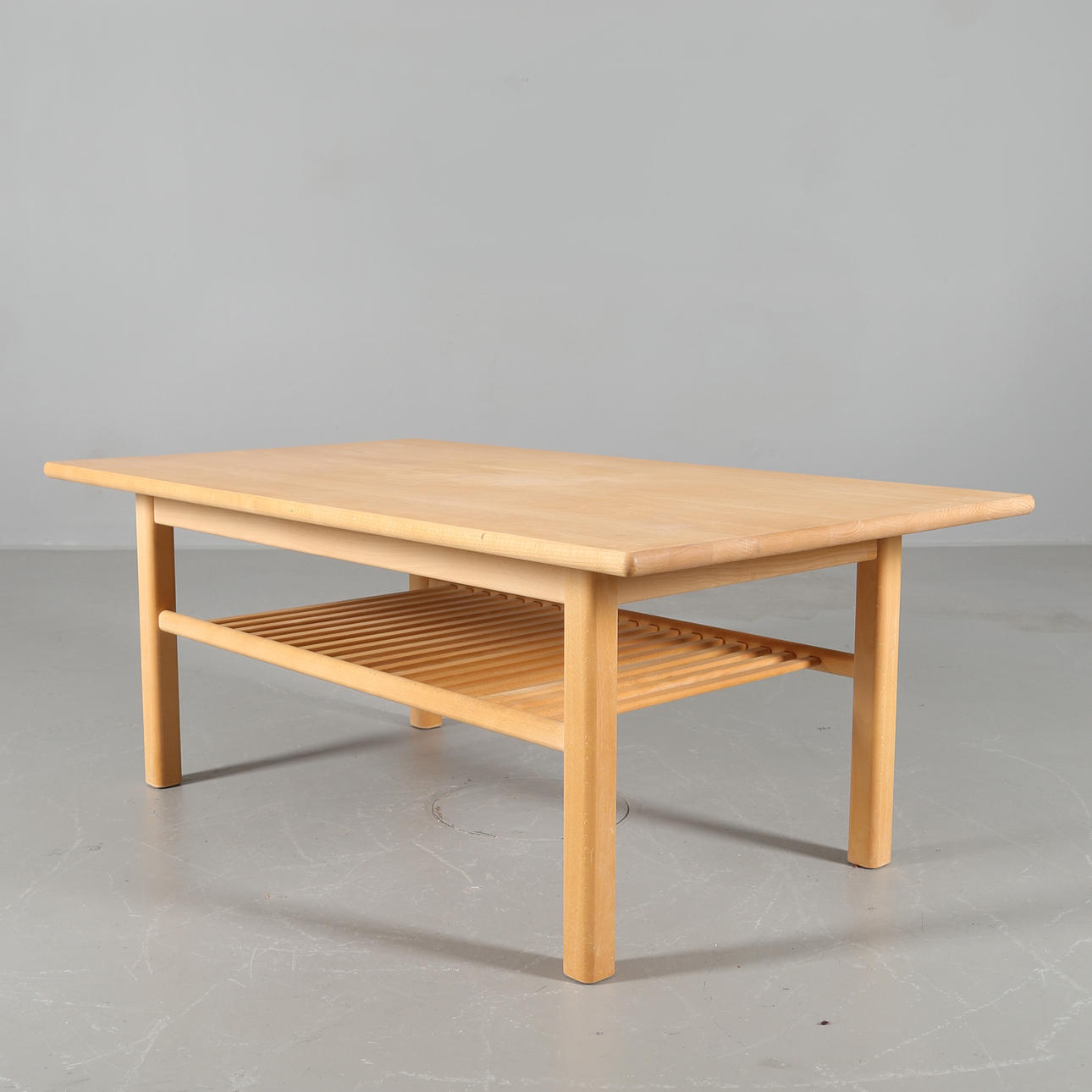 SOFFBORD i massiv rödbok, okänd formgivare. Sverige 1900-talets andra hälft.