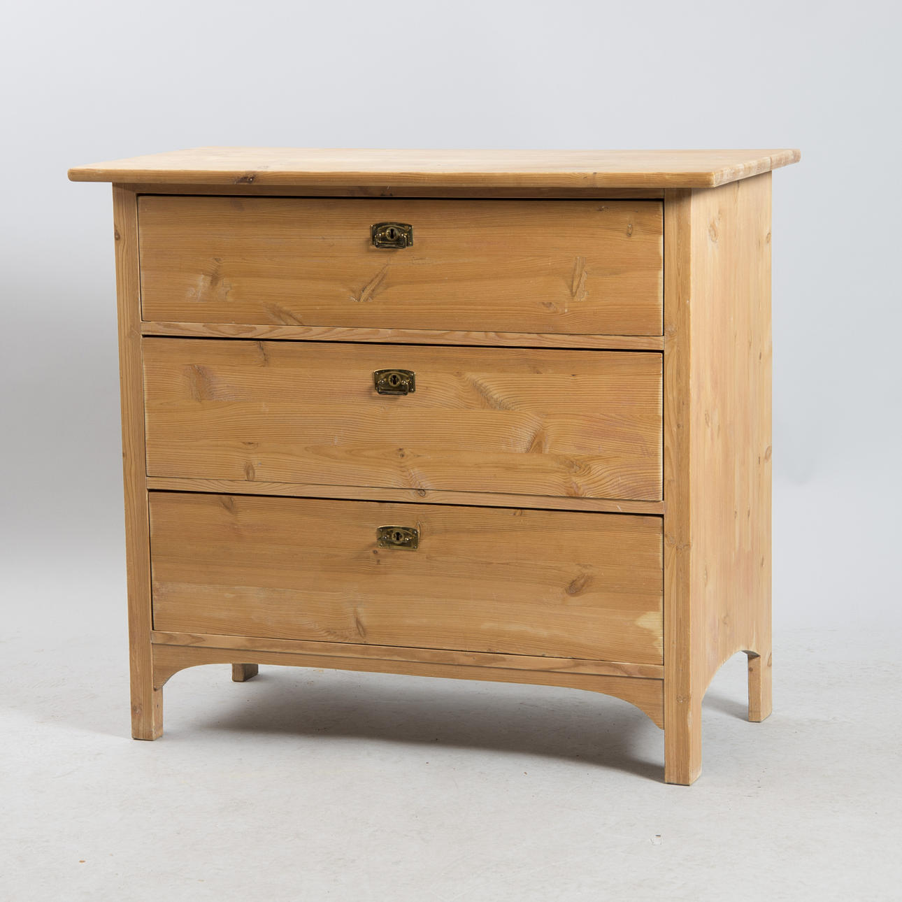 BYRÅ, 3-lådig, fur, tidigt 1900-tal.