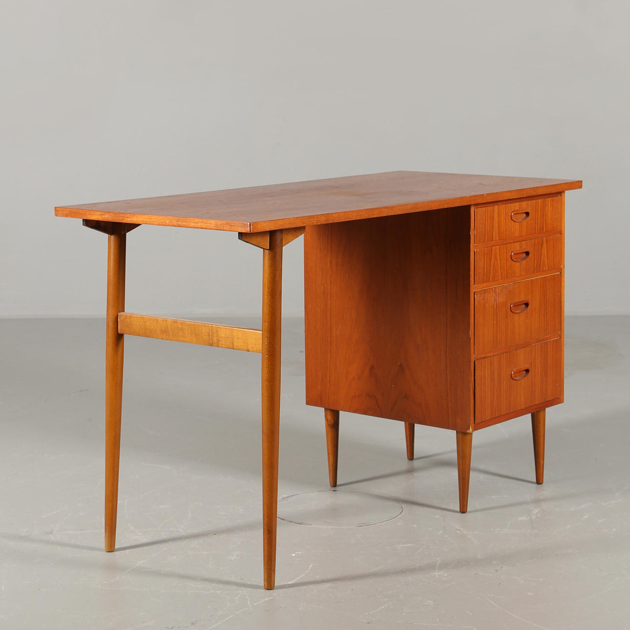 SKRIVBORD, teak, 1960-tal.