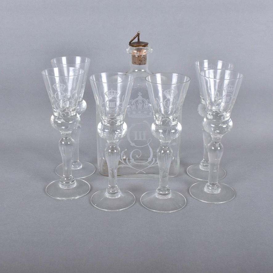 SCHNAPPGLAS, 6 STÜCK UND PLUNTA, Glas.