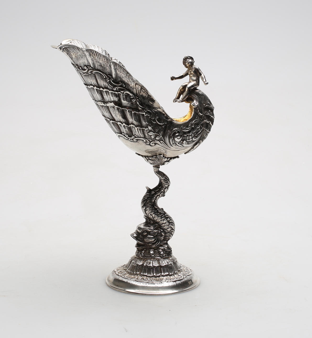 SNÄCKPOKAL, silver, sannolikt Tyskland, svenska importstämplar, 1900-talets första hälft. Total vikt ca 475 g.