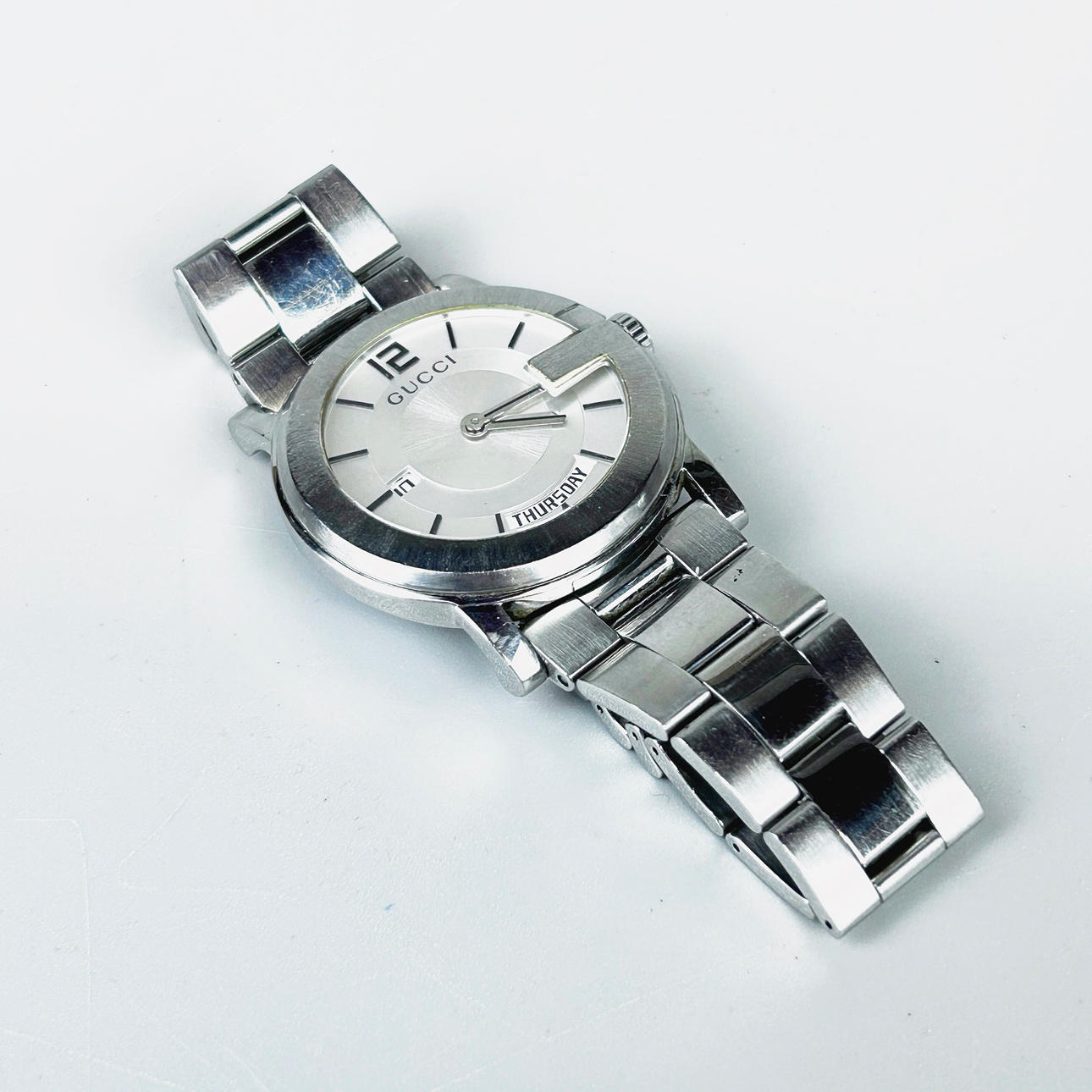 GUCCI STAINLESS STEEL WATCH.