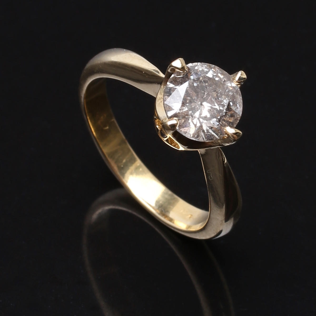 ENSTENSRING i 18K gulguld med diamant 1,50 carat.