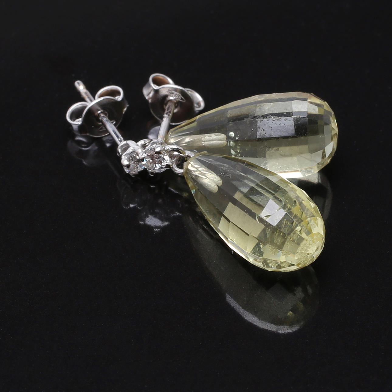 ÖRHÄNGEN, ett par, 14K vitguld, med 2 st citriner 2 diamanter 0,14 carat.