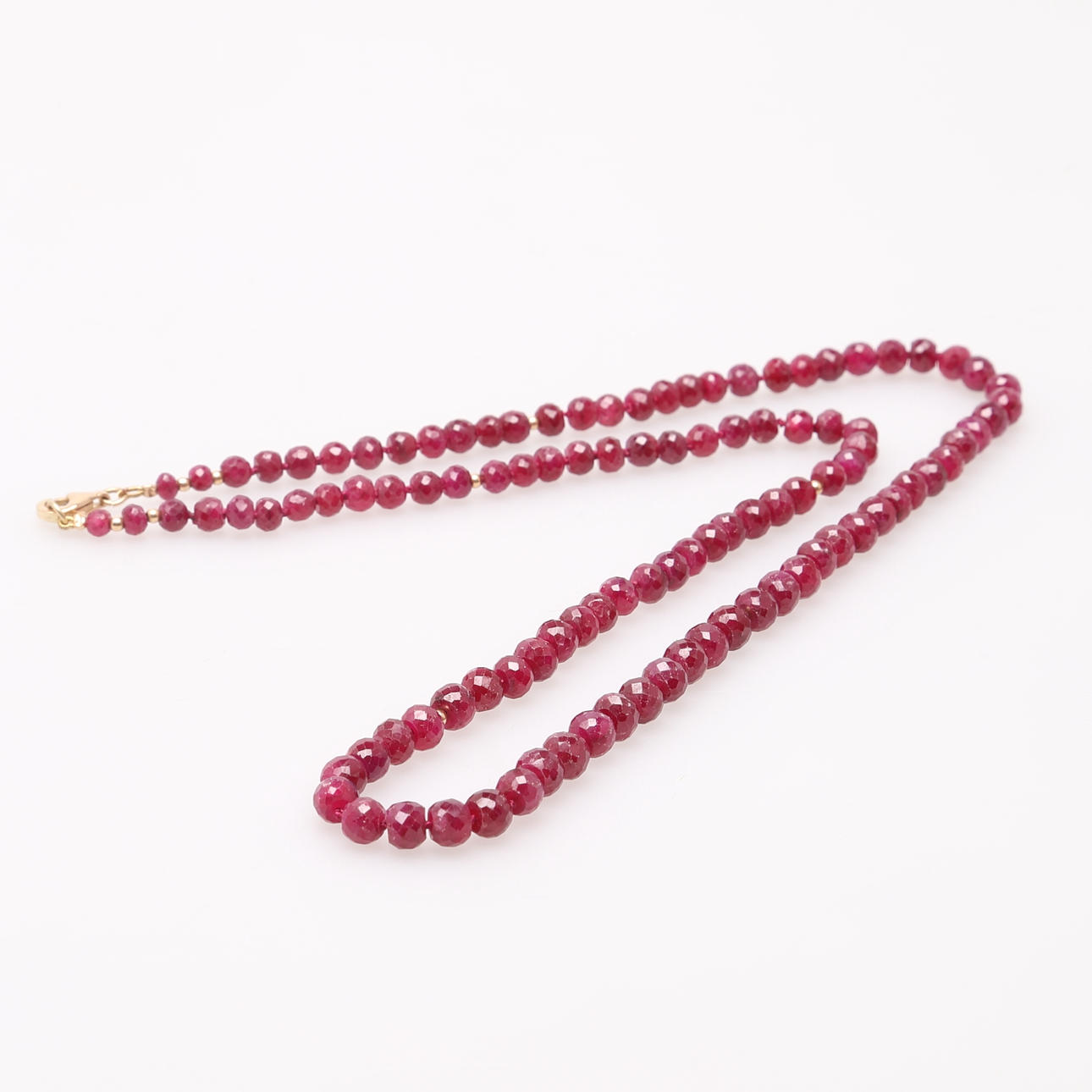 HALSBAND i rubiner med 14K gulguldlås.