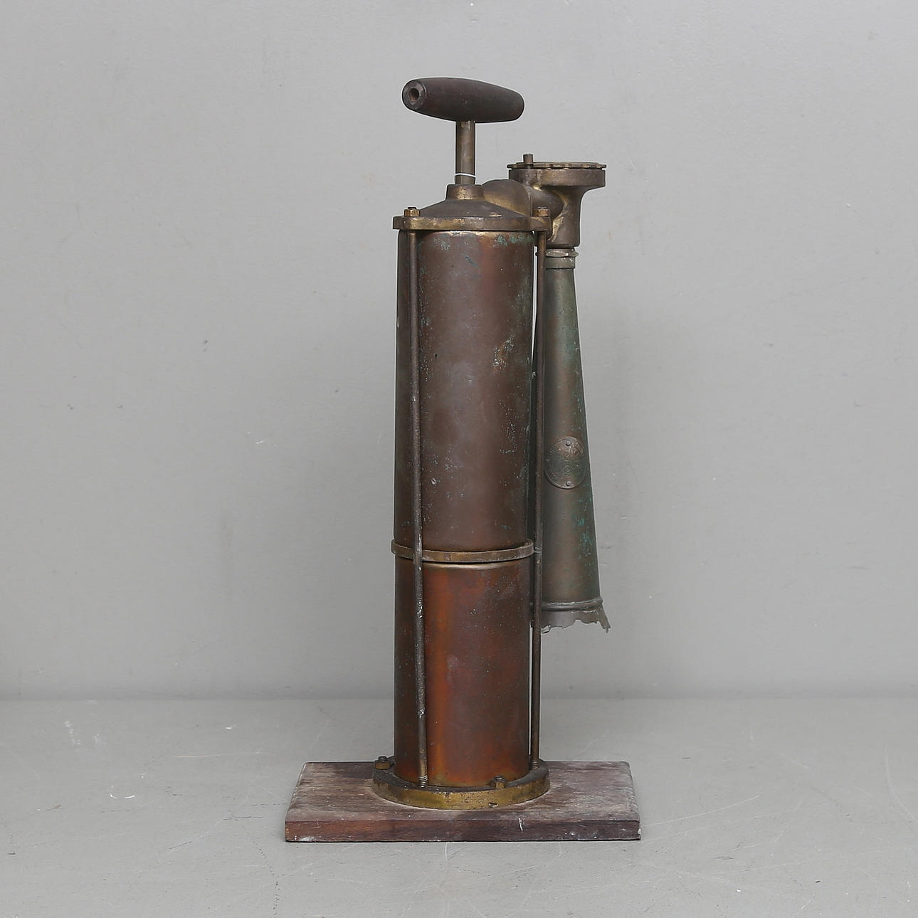 MISTLUR, Tyfon, 1900-talets början.