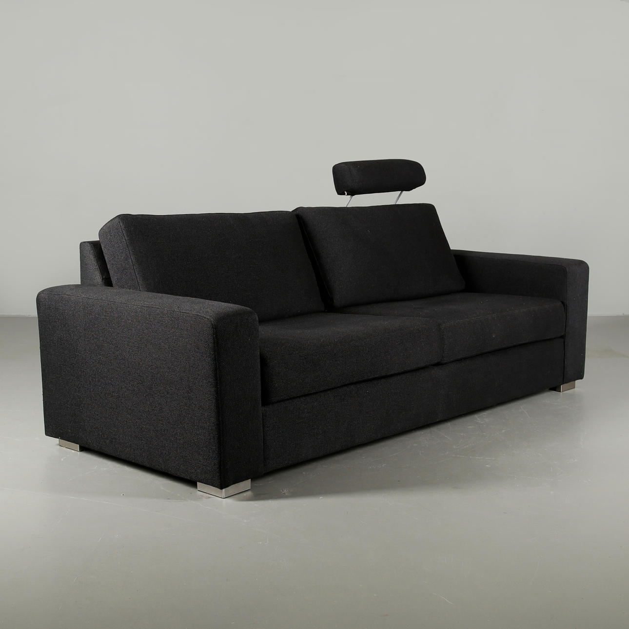 SOFFA 3 sits, modern.