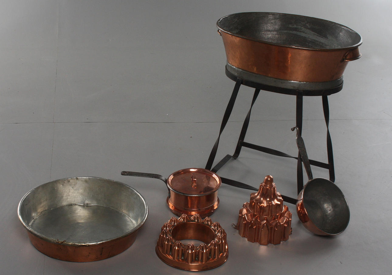 PARTI KOPPAR, 6 delar,Bl a kastrull och aladåb-/kakformar. 18 & 1900-tal.