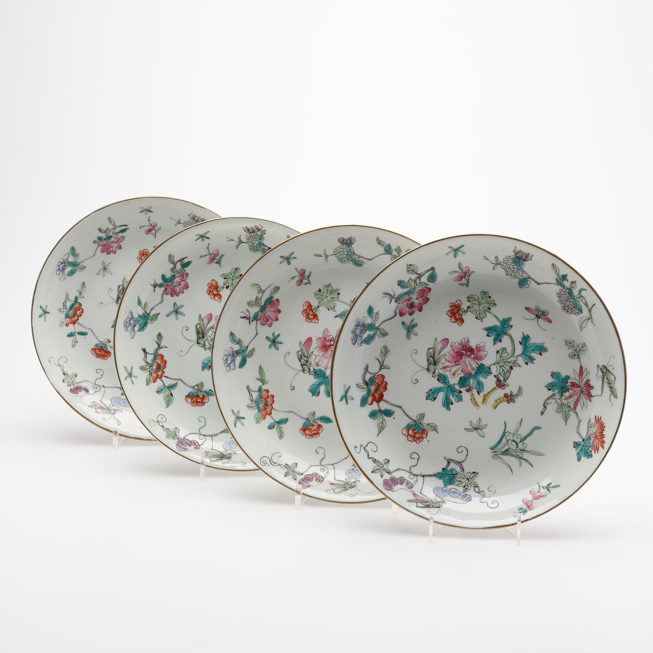 A SET OF FOUR CHINESE PORCELAIN PLATES FROM THE FIRST HALF OF THE 20TH ...