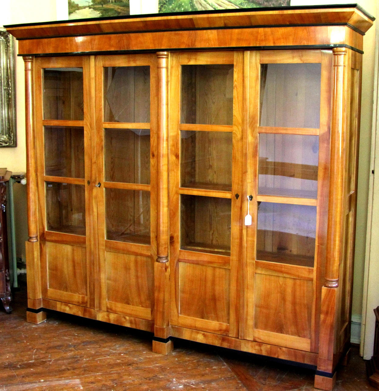 BÜCHERSCHRANK. STOR BOKHYLLA.