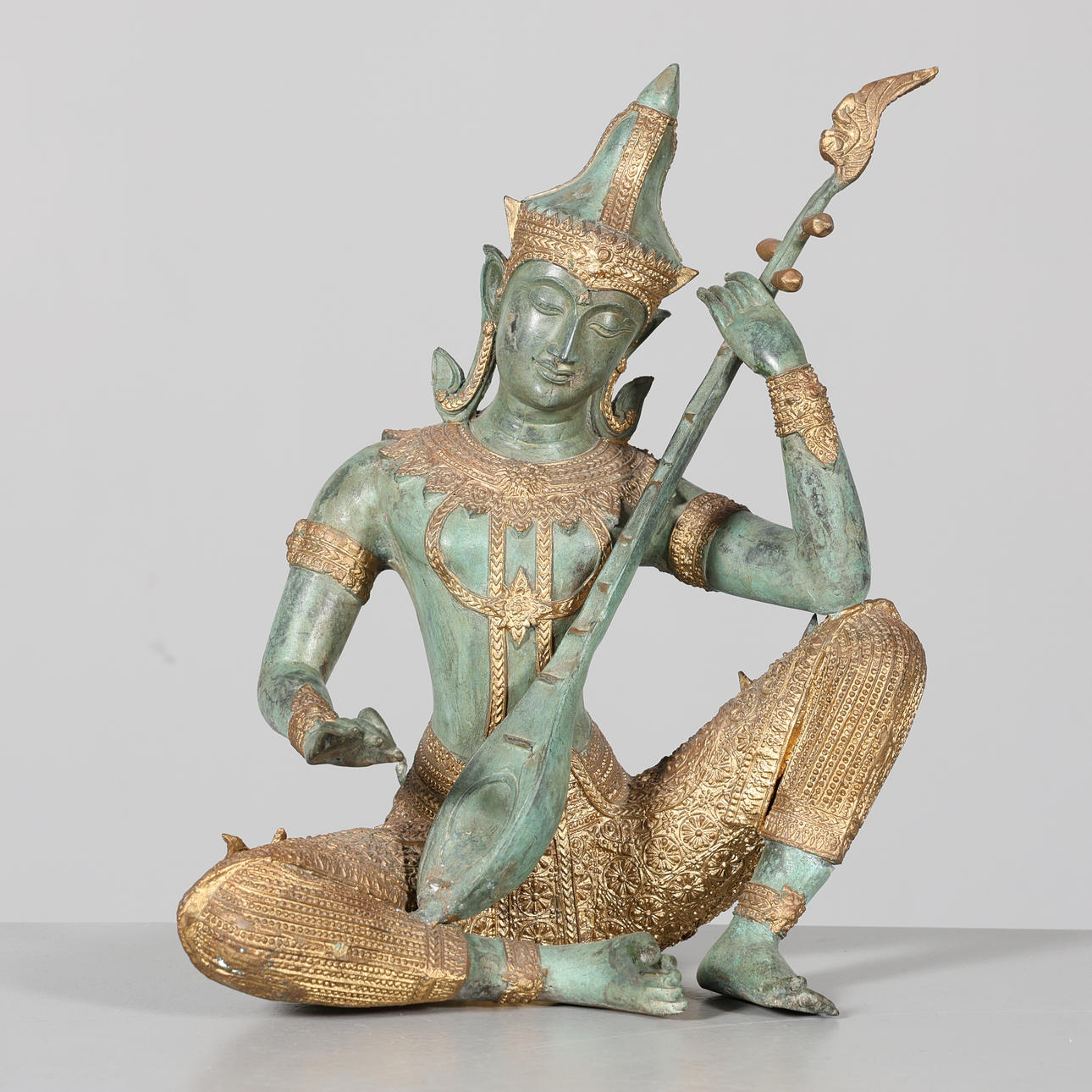 veistos-pronssinen-tiedon-jumalatar-saraswati-aasia-taide