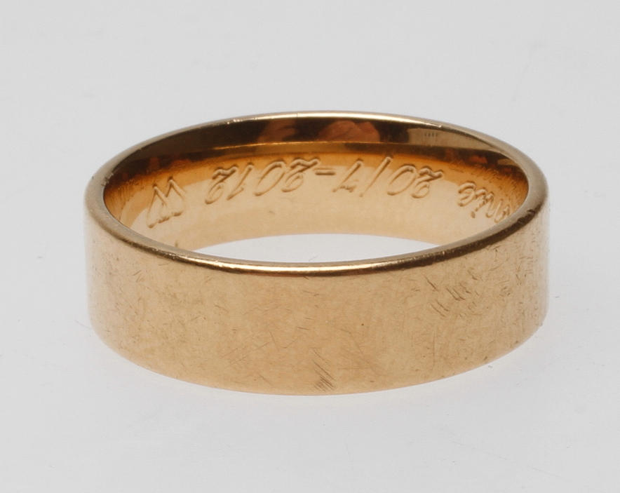 RING, 18k guld, vikt ca 7 gr.