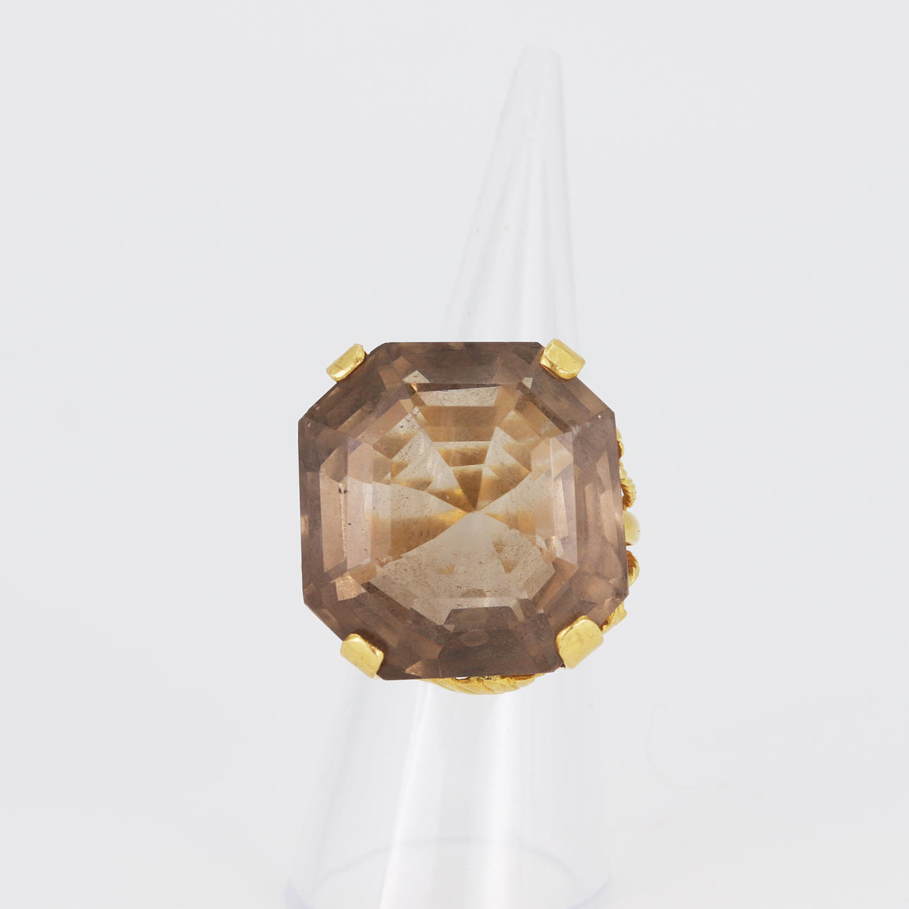 22CT RÖKKVARTS STOR RING. Smycken & Ädelstenar - Ringar - Auctionet