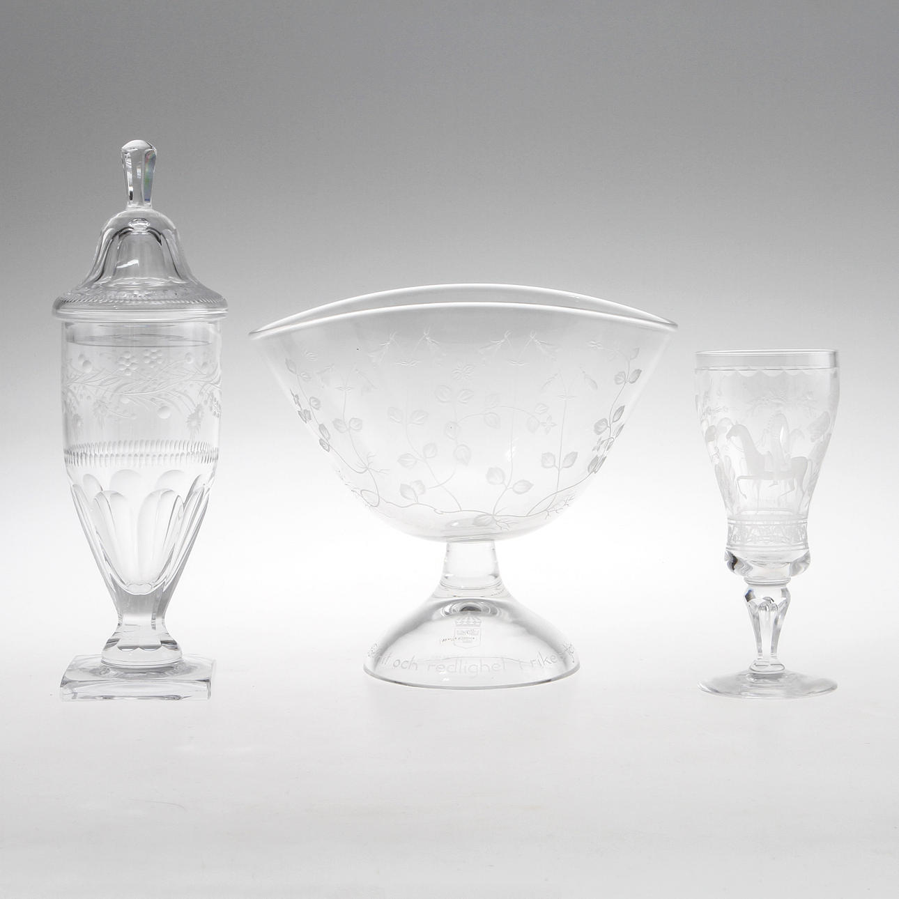 GLASFÖREMÅL, 3 st.