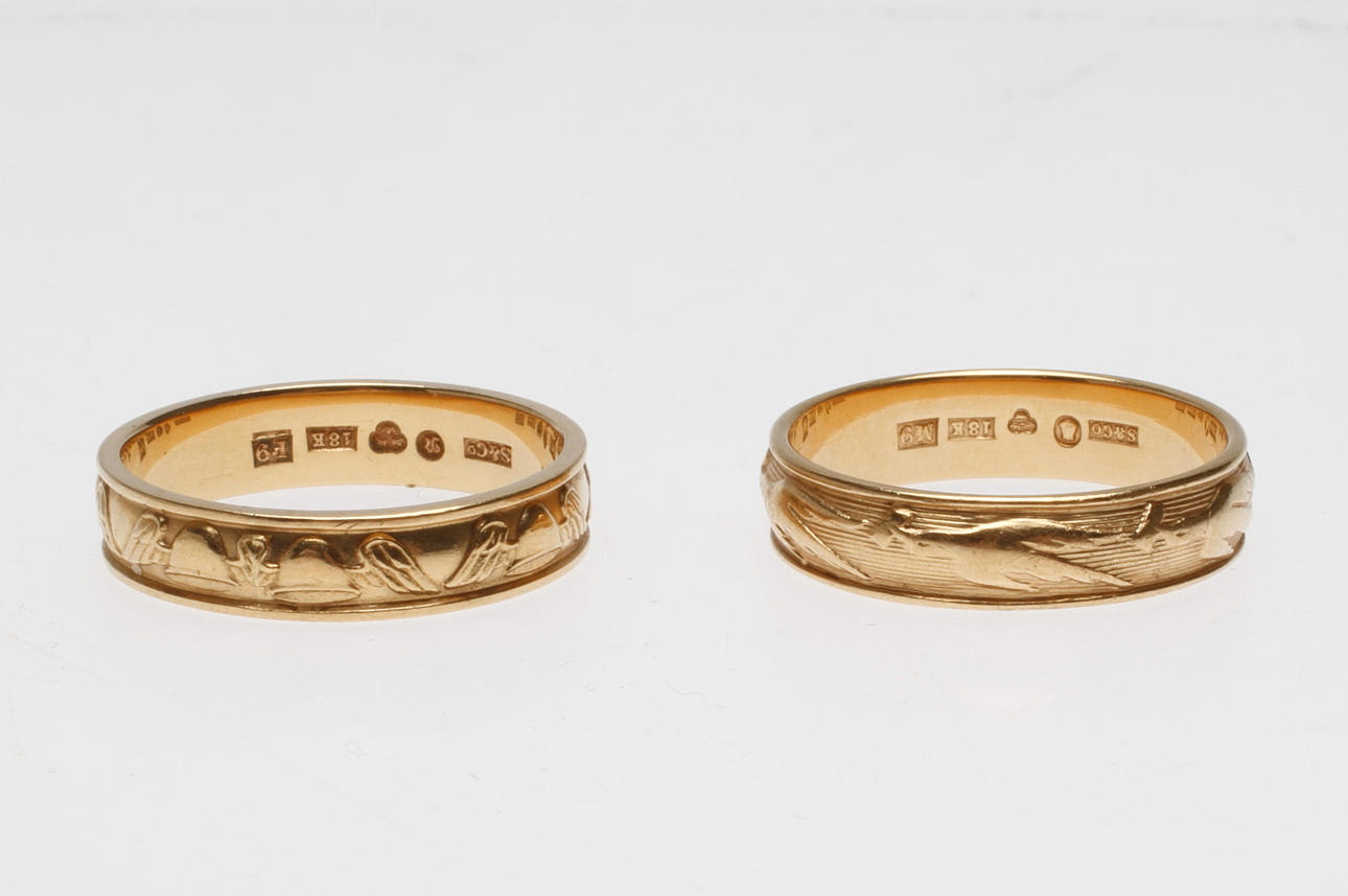 RINGAR, 2 st, 18k guld, vikt ca 12,2 gr.