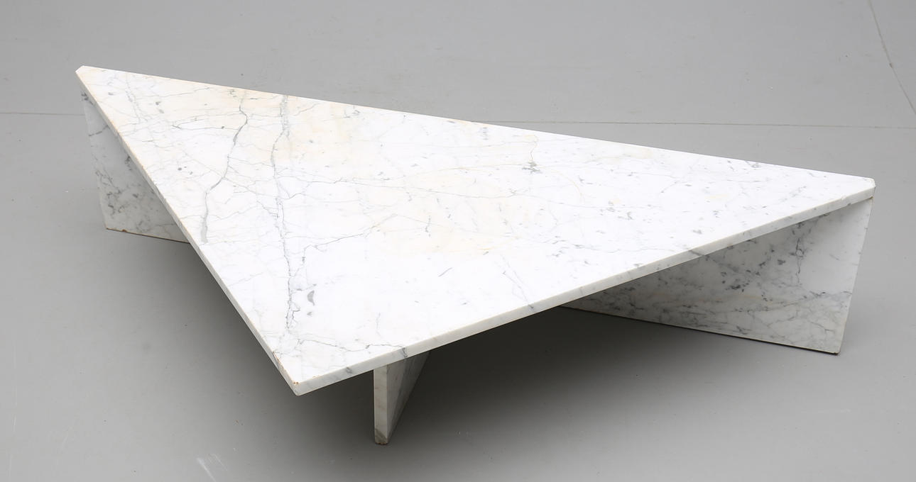 BORD, marmor, 1900-talets andra del.