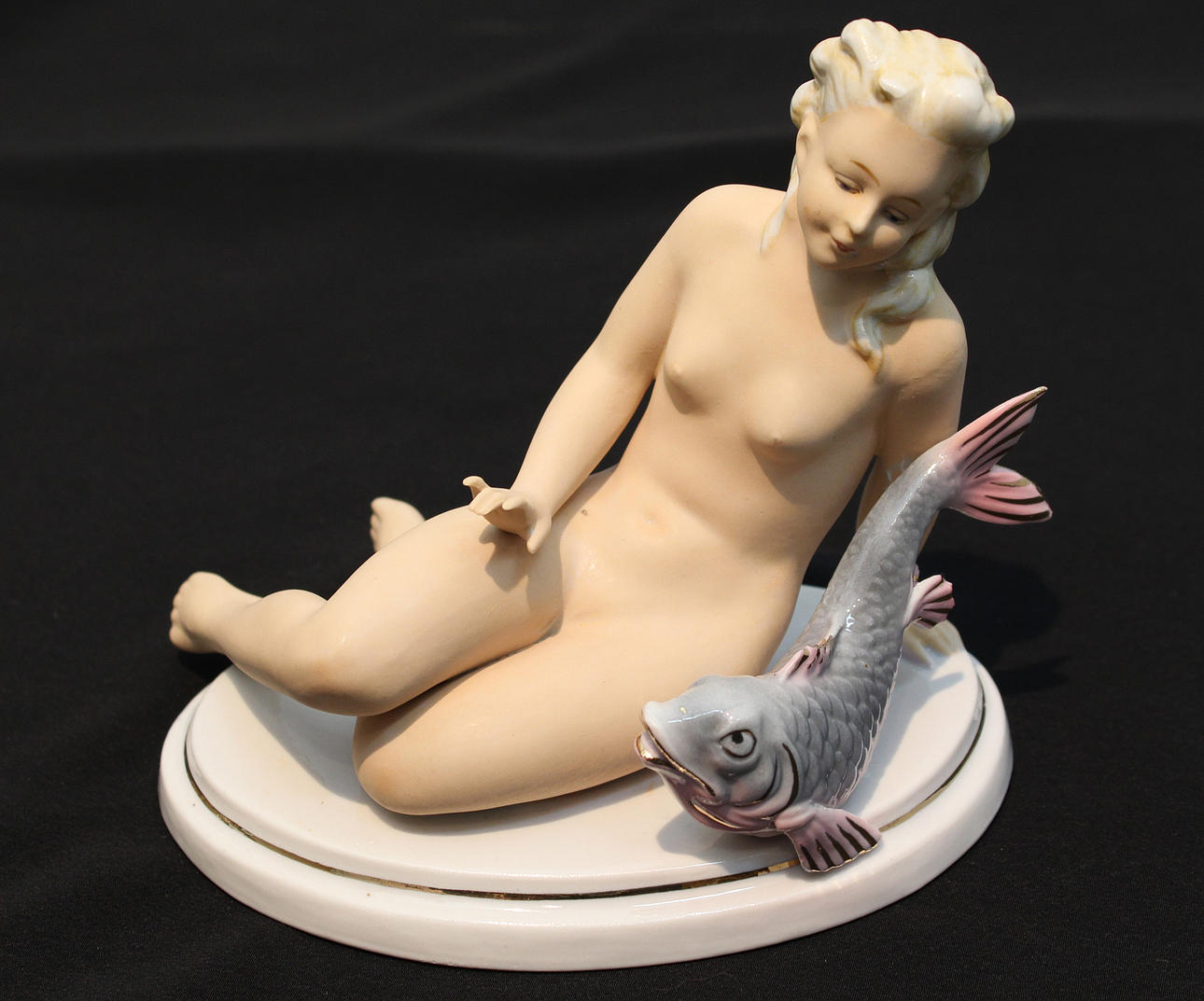 Figurin, Modell med fisk i art deko stil. 1930-tal. Tyskland.