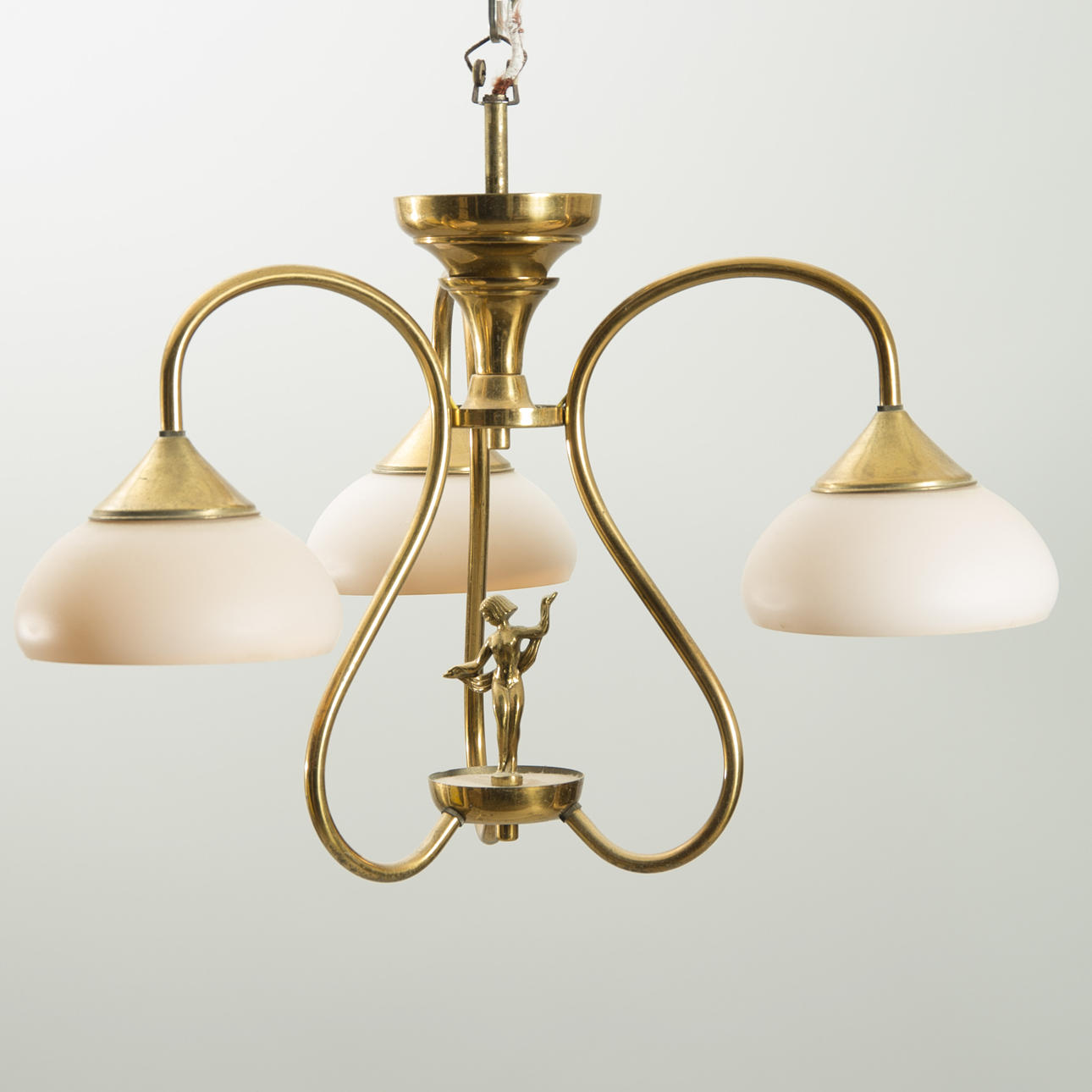 TAKLAMPA, 3-armad, mässing med glaskupor, 1900-talets mitt.