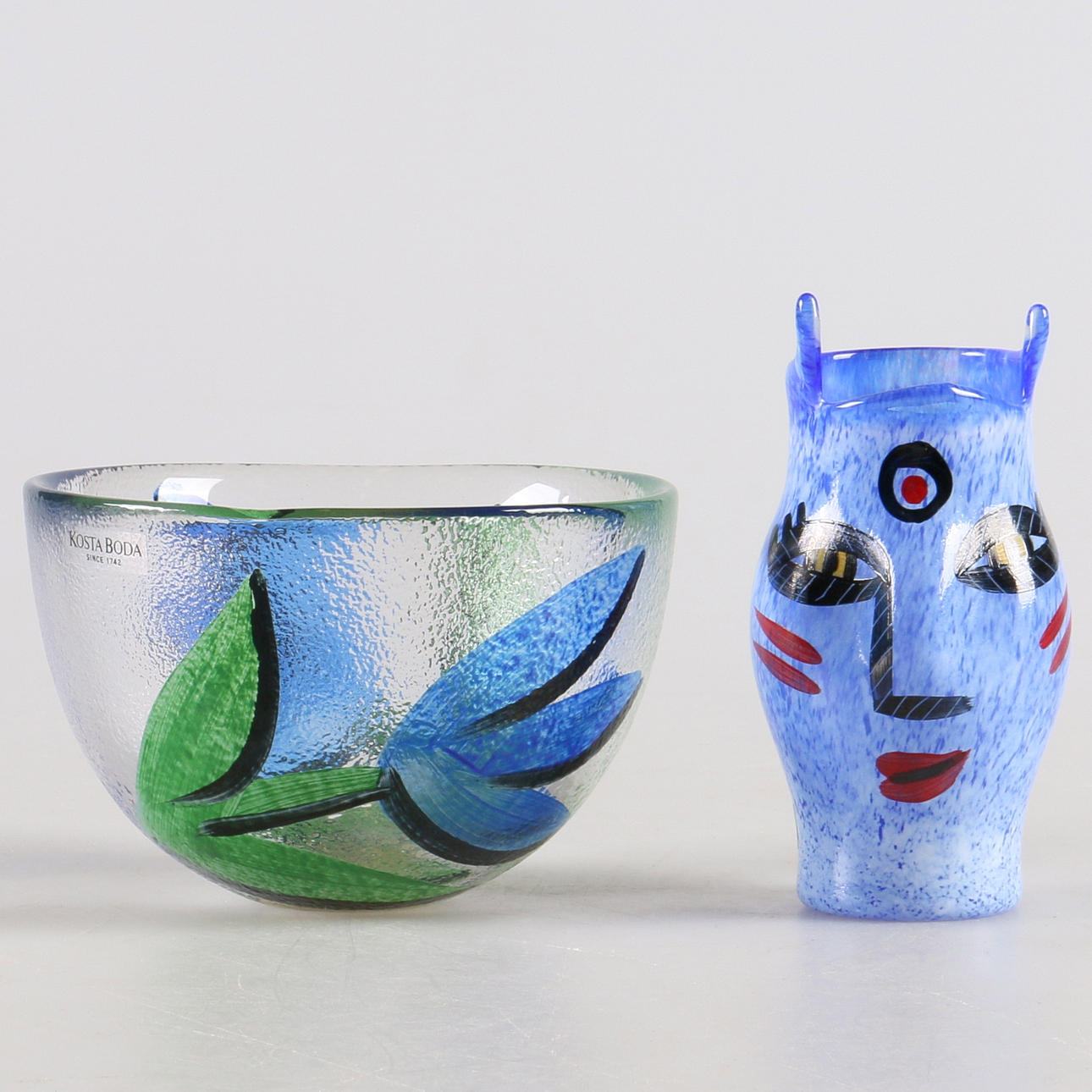 VAS, samt skål, glas, delvis "Open minds", Ulrica Hydman Vallien, Kosta, 1900-tal.