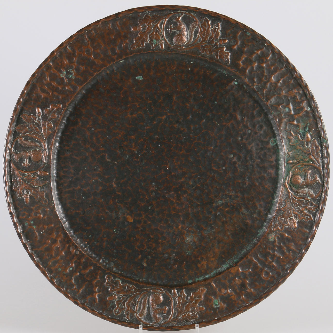 TABLETT, Kupfer, gehämmert, Jugendstil, 20. Jahrhundert.