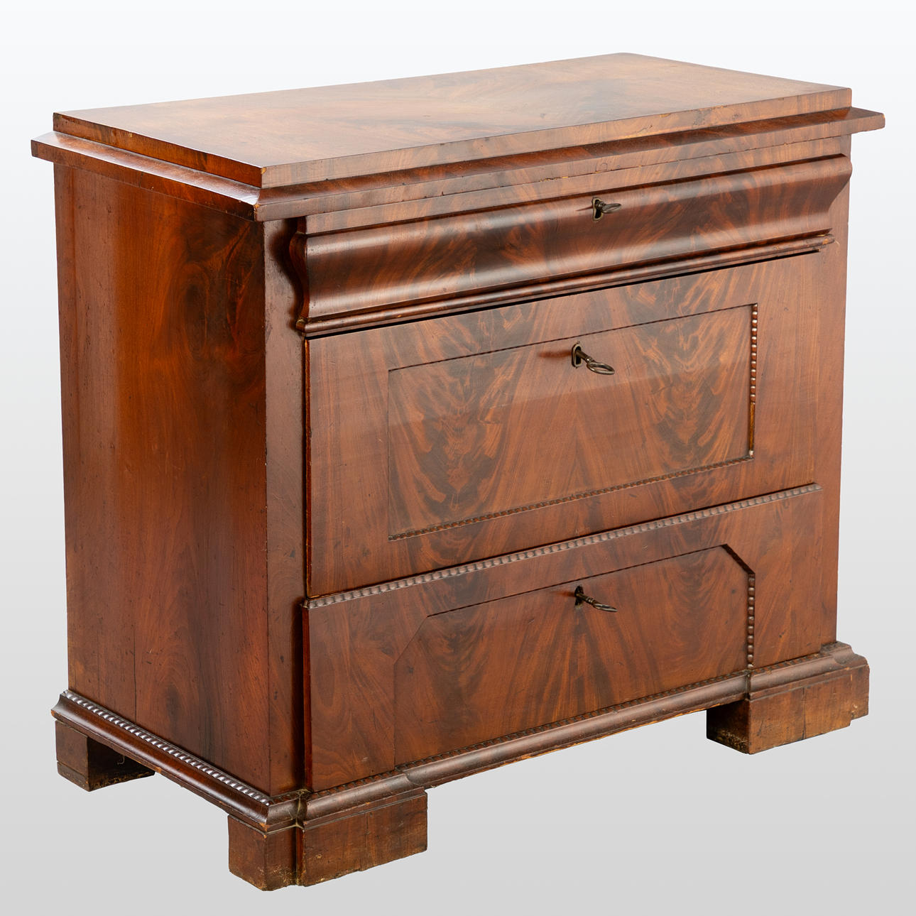 Spätbiedermeier dresser.