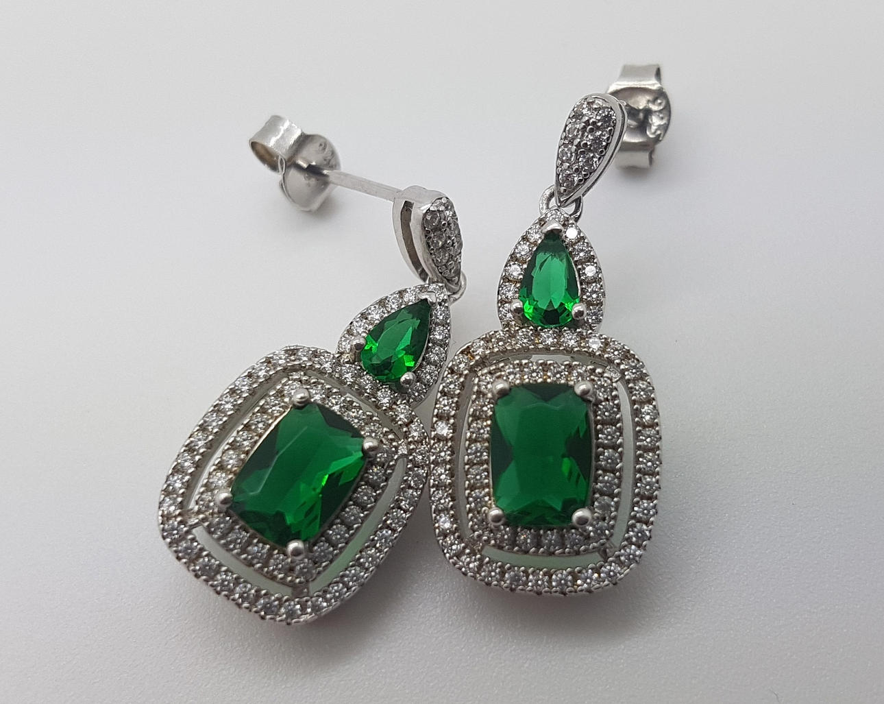 IMITATION SMARAGD OCH CZ.