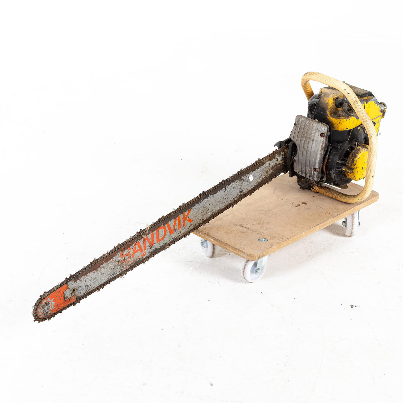 CHAINSAW, Partner.