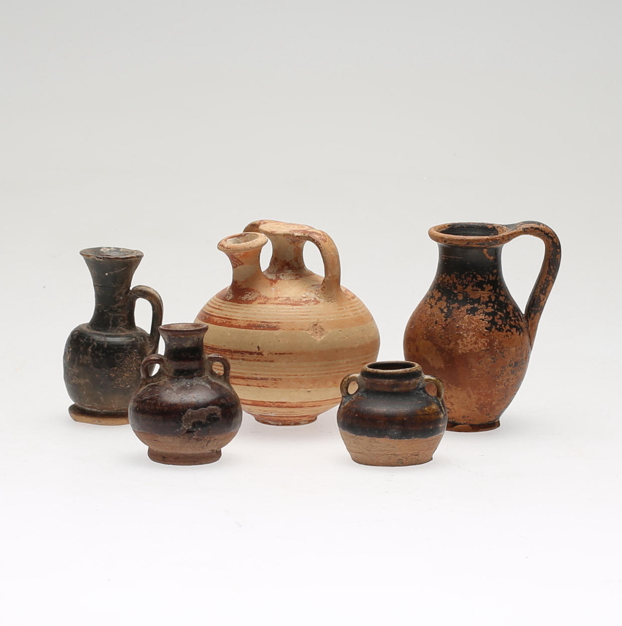 KANNOR OCH KÄRL, 5 delar, lergods, sannolikt Grekland, antika.