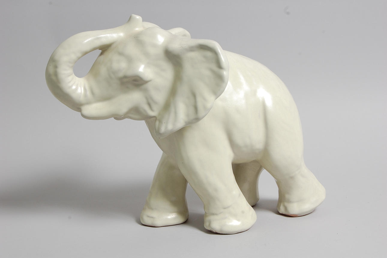 VICKE LINDSTRAND. Elefant.