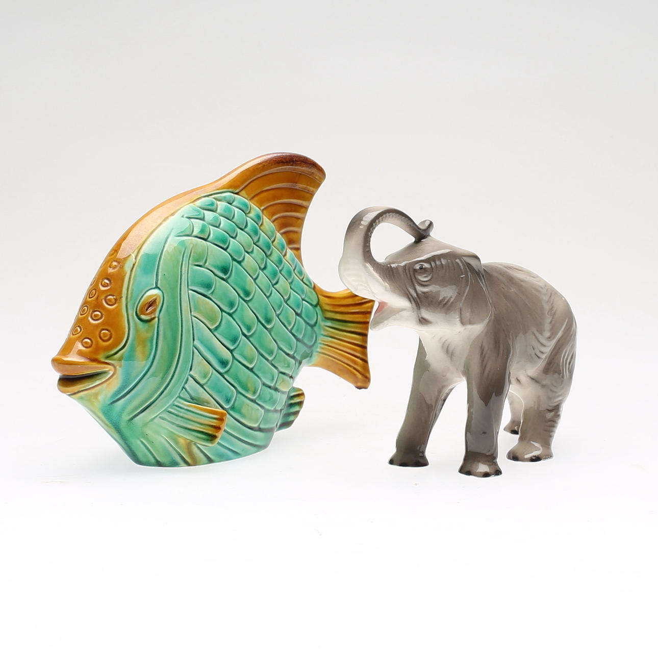 FIGURER, 2 st, porslin, bl a Gunnar Nylund, Rörstrand.