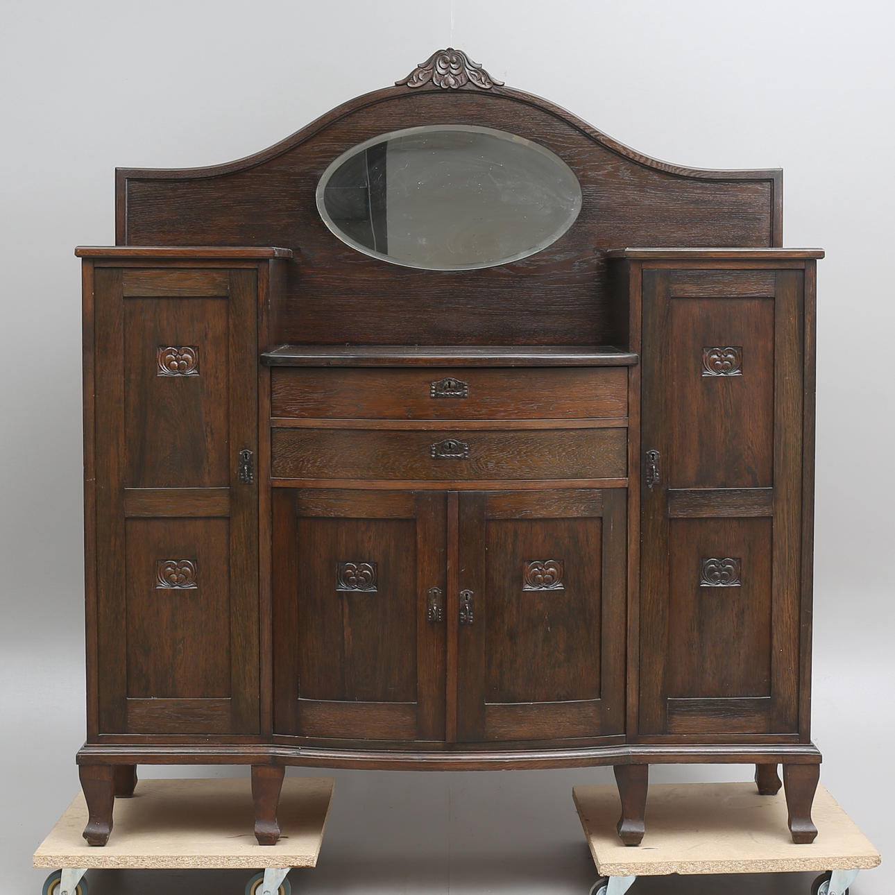 SPEGELSKÄNK, ek, tidigt 1900-tal.