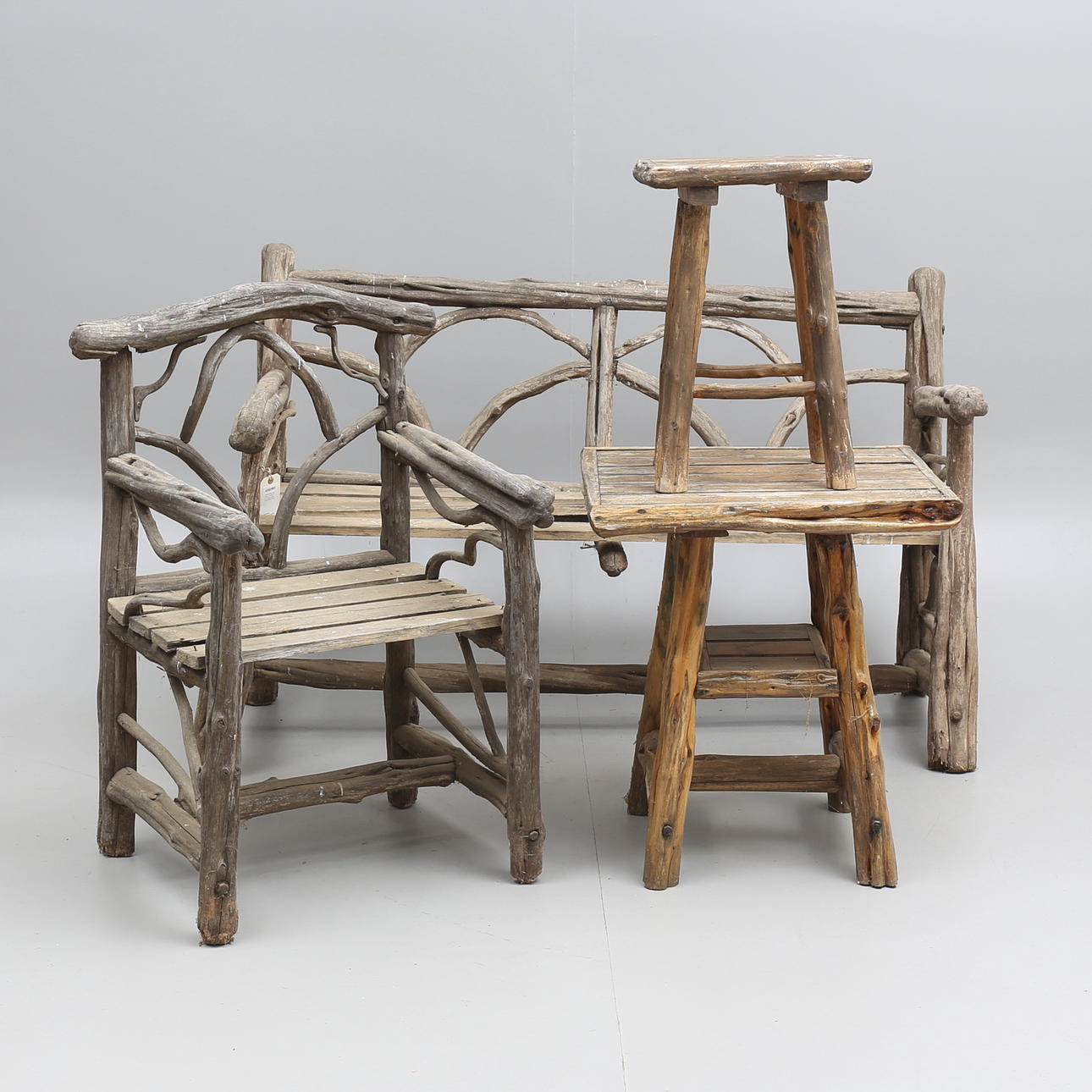 TRÄDGÅRDSMÖBEL, 4 delar, s.k. grenmöbel, 1900-talets mitt.