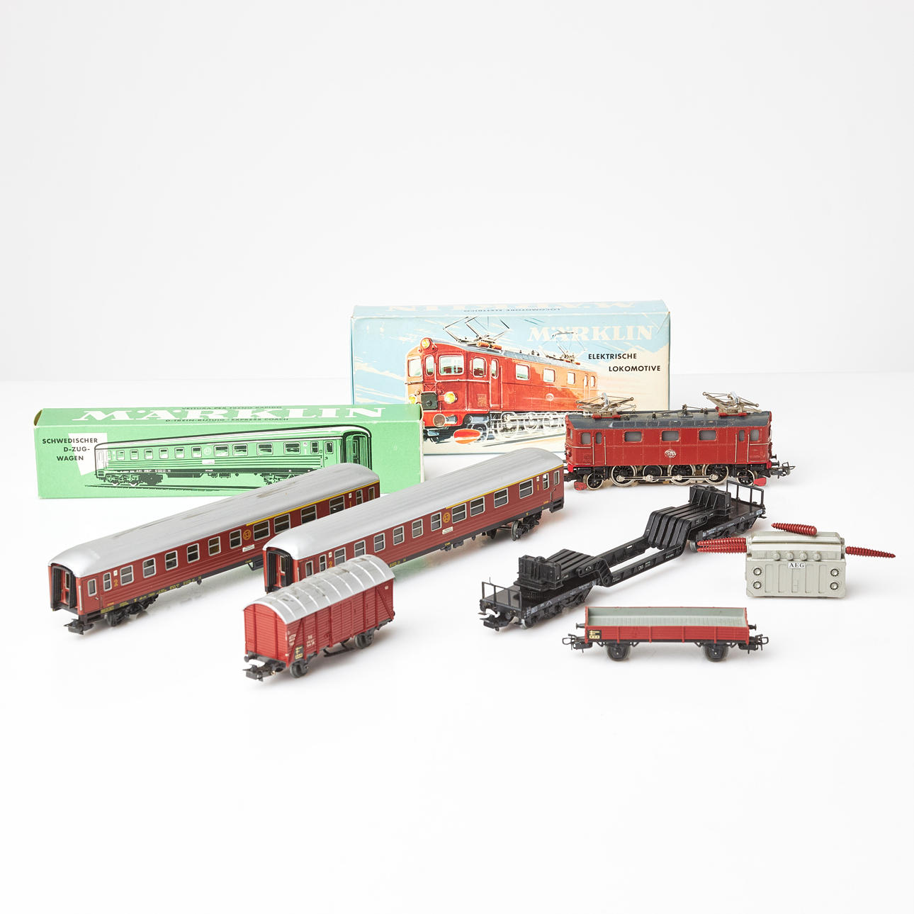 MÄRKLIN, 6 dl. lokomotiver, vogne.