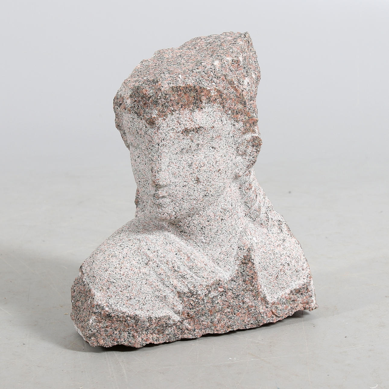 OIDENTIFIERAD KONSTNÄR. SKULPTUR, granit, græsk buste, 20. århundrede.