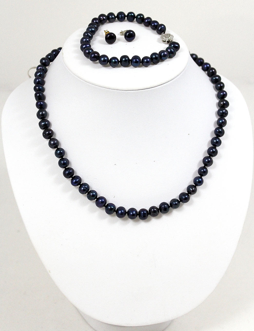 SMYCKESSET. blåsvarta odlade pärlor.