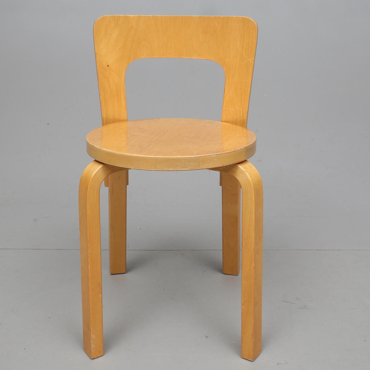 STOL, "Modell 66", Alvar Aalto, Artek, 1900-talets andra hälft.