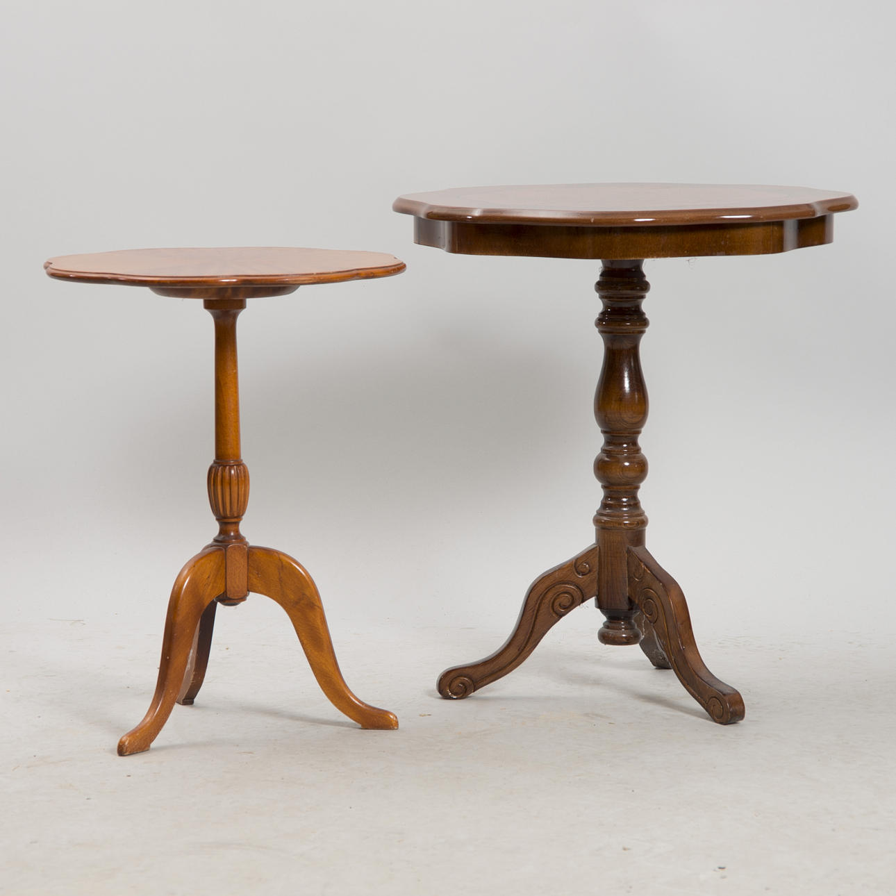 PELARBORD, 2 stycken, mahogny 1900-talets senare hälft.