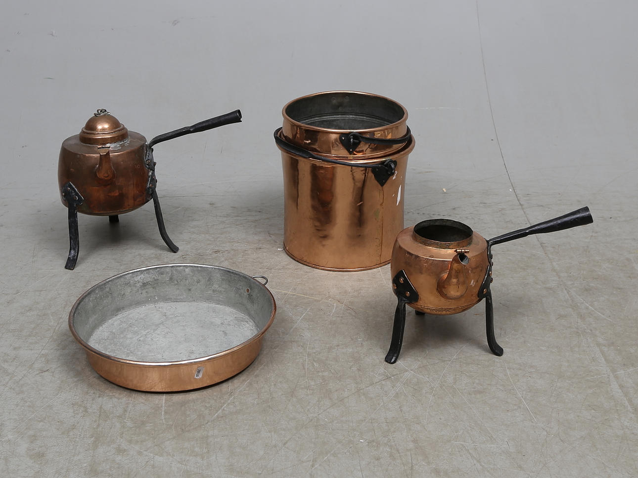 KOPPARFÖREMÅL, 5 delar, 1800-tal.