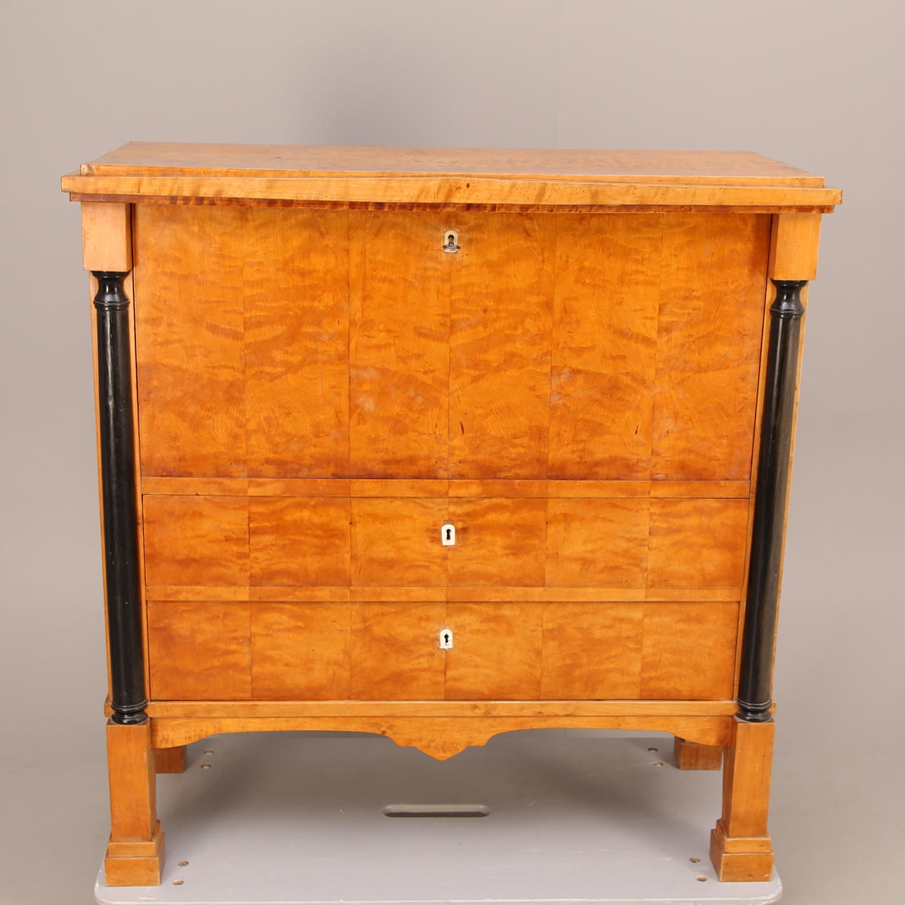 CHIFFONJÉ, björk, Karl Johan, två lådor, 1800-tal.