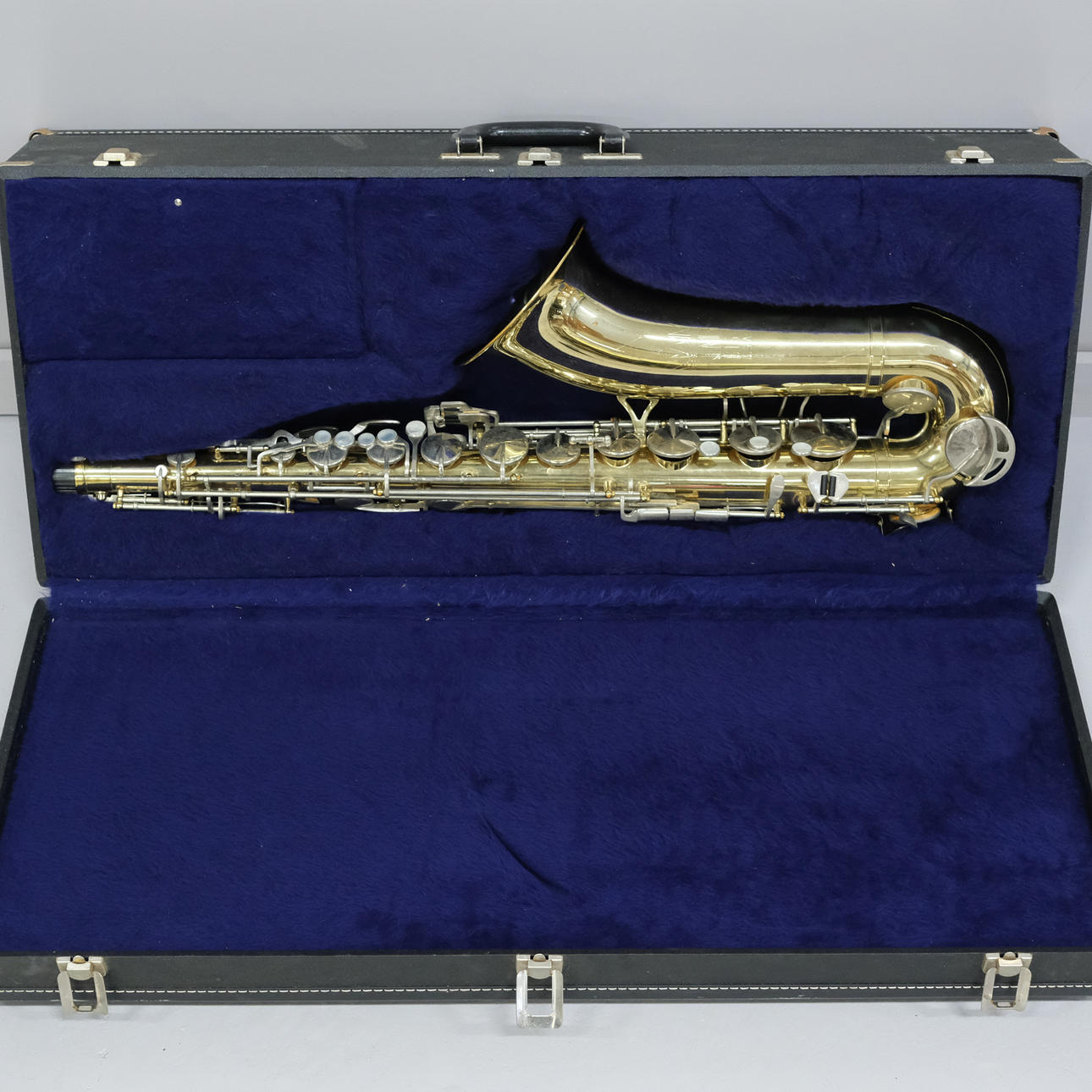 KING. TENOR SAXOPHONE. MODEL “615". CIRCA 1981.