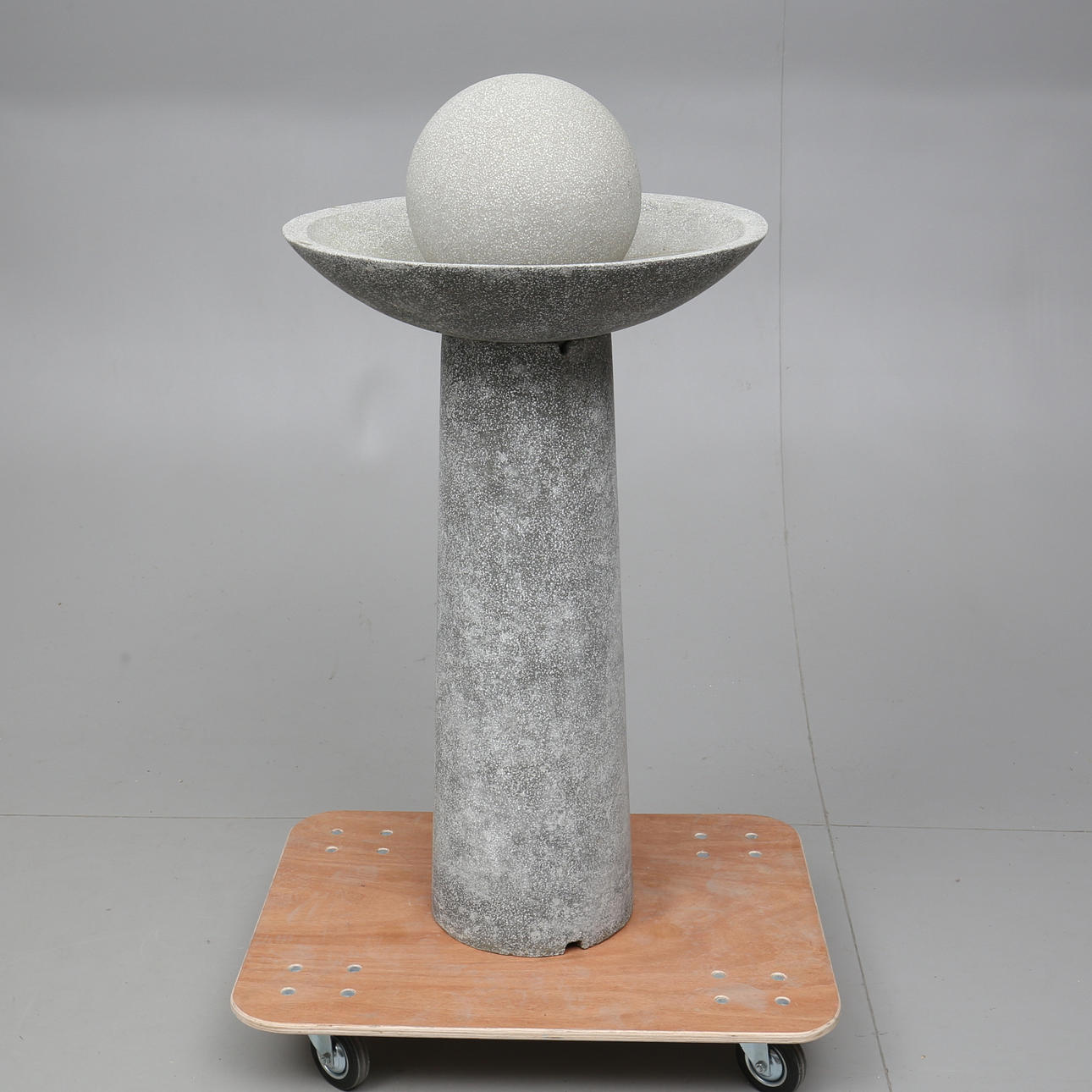 TRÄDGÅRDSFONTÄN, stenmassa, 2000-tal.