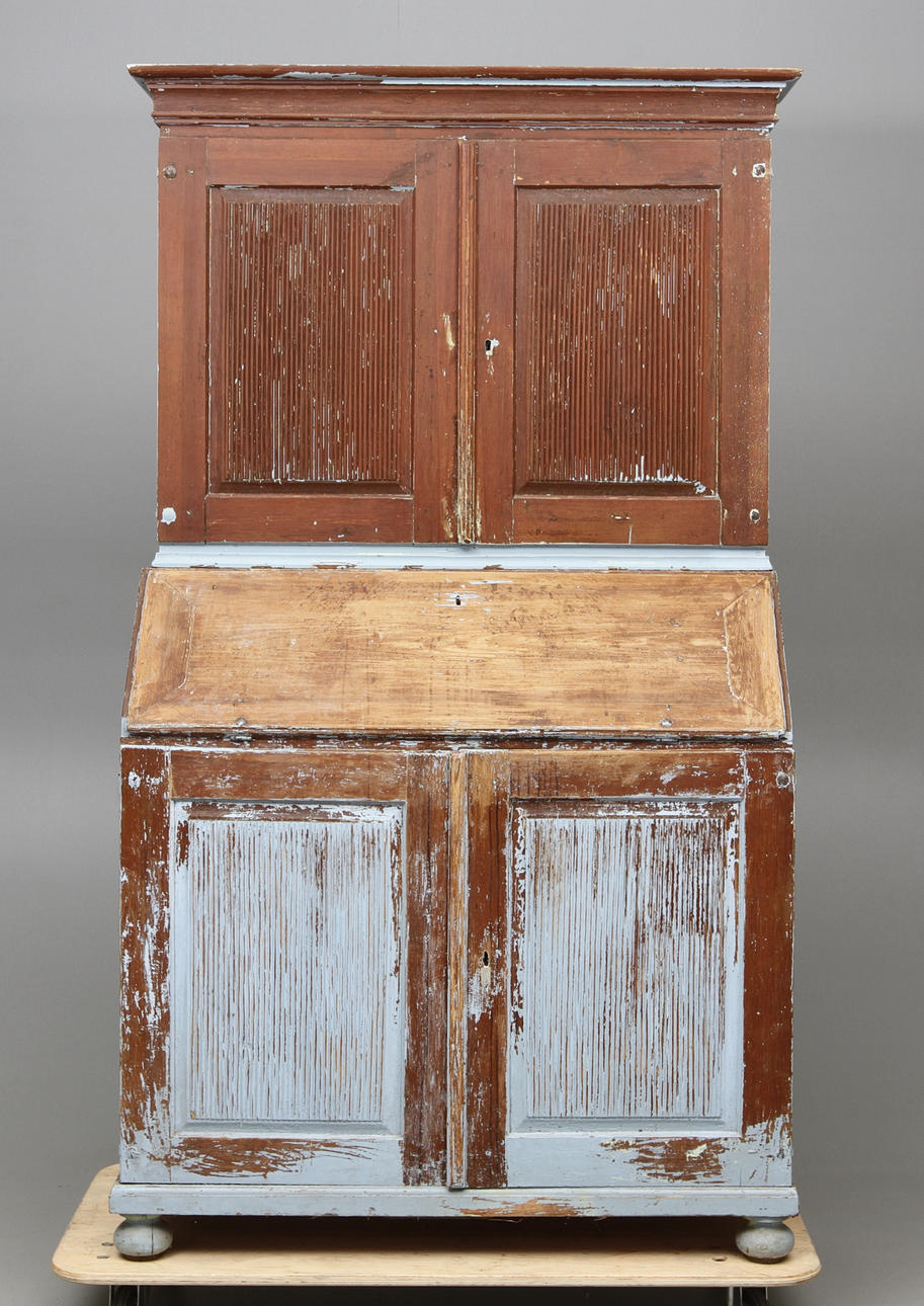 SKÅP MED SKRIVKLAFF, Gustaviansk typ, 1800 talets början.