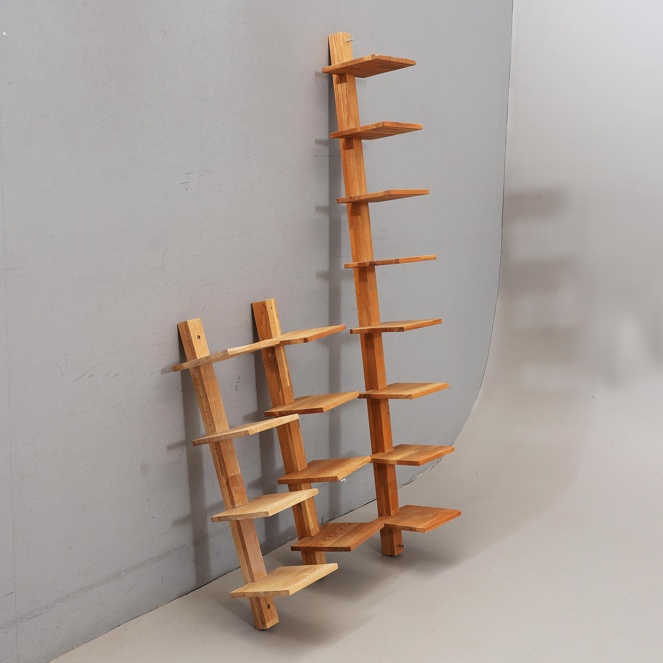 Et sæt med 3 væghylder, bøg, 1900/2000'erne.