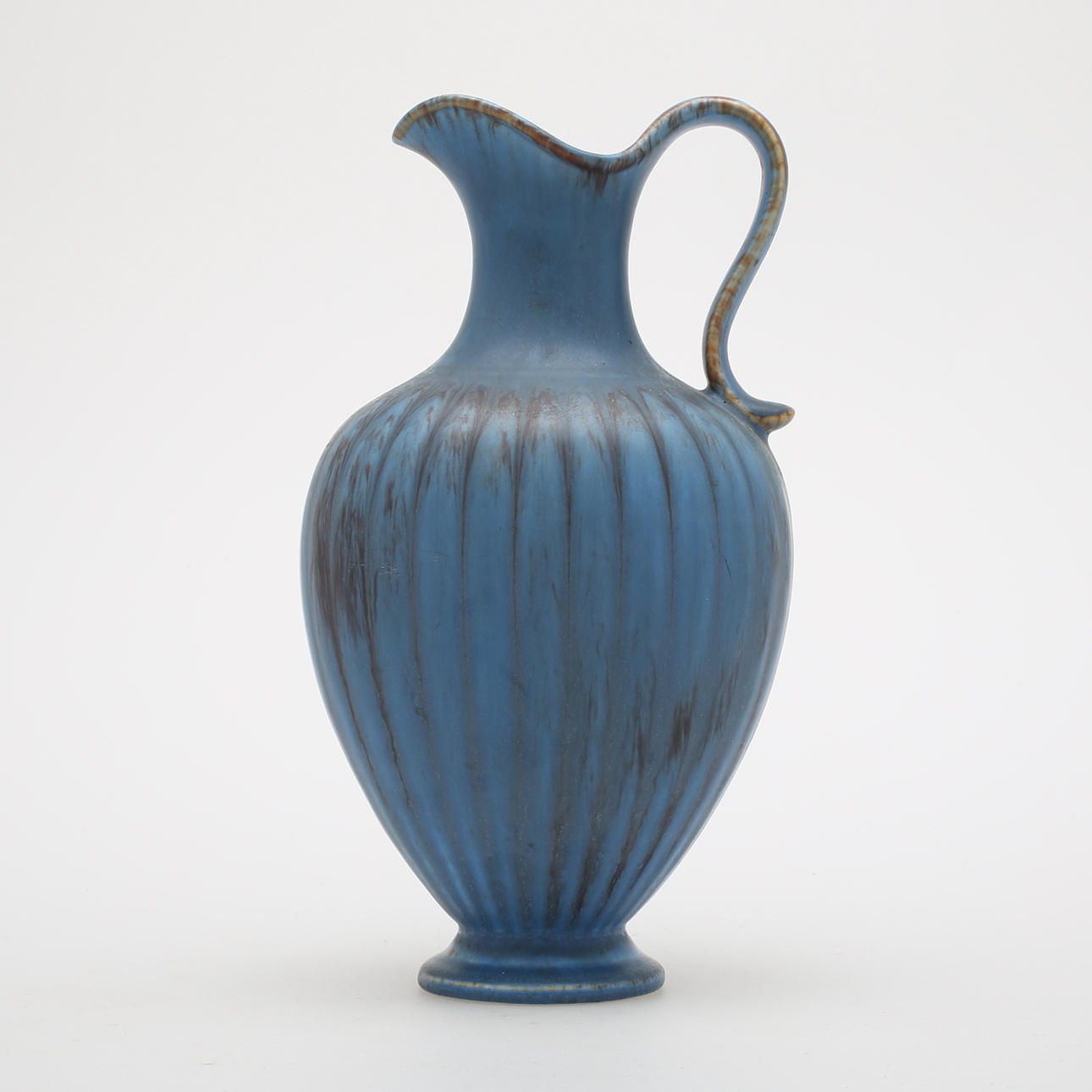 GUNNAR NYLUND. Vinkanna, stengods, Rörstrand, signerad.