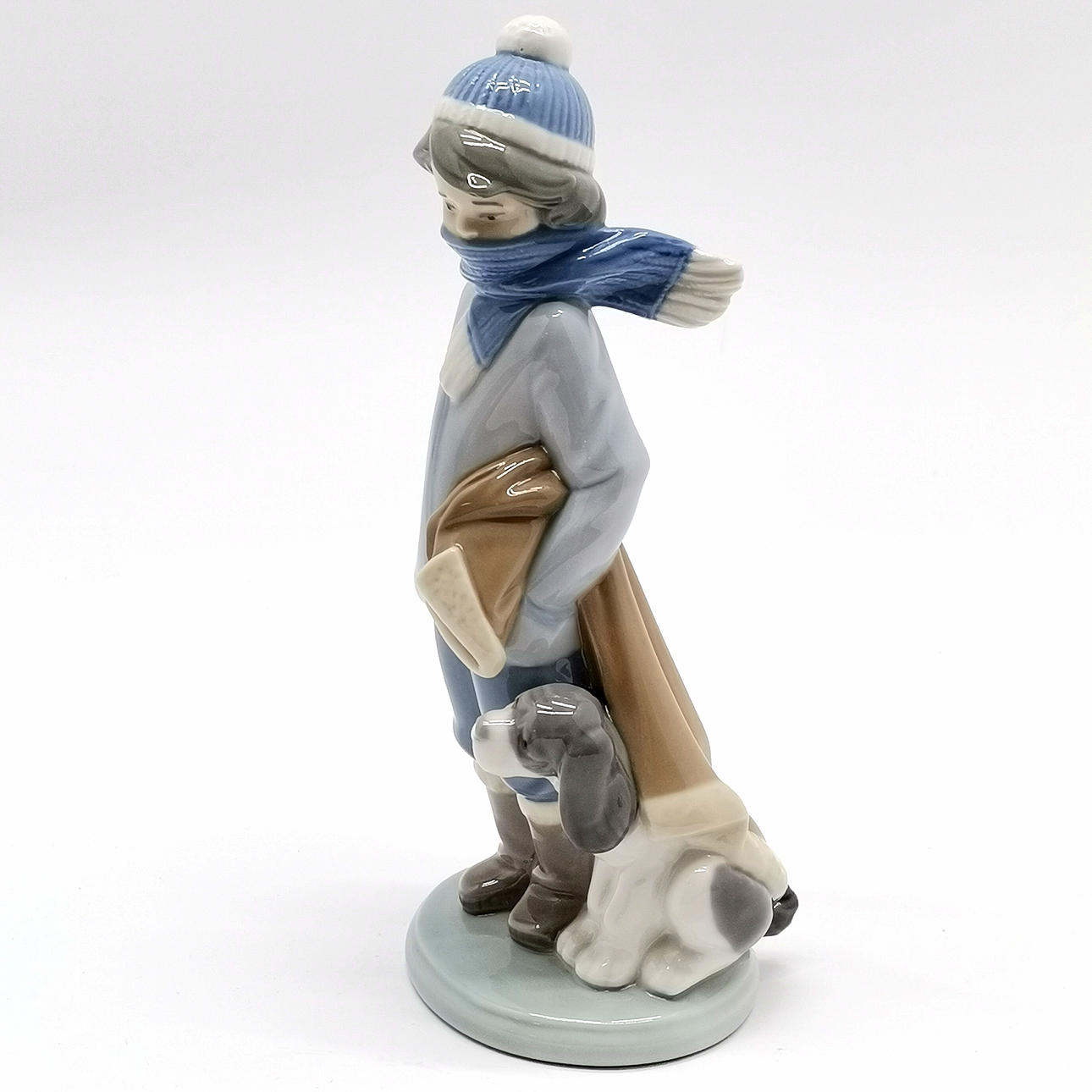 *LLADRO FIGURE #5220 WINTER (Boy with dog).