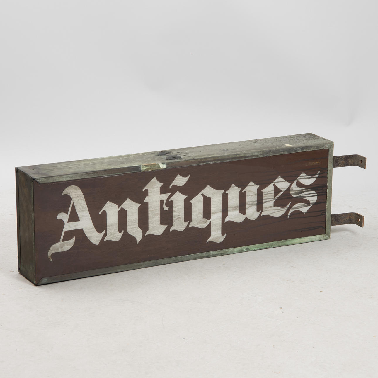 SKYLT, "Antiques", plåt/plast.