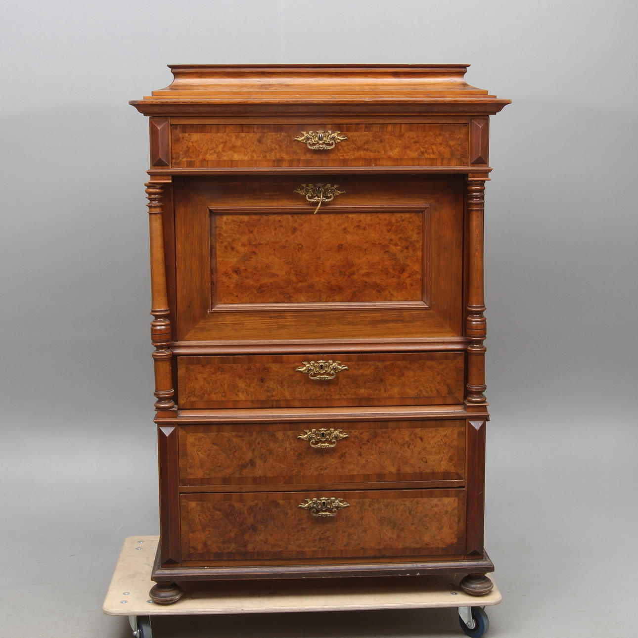 CHIFFONJE, nyrenässans, 1800-talets andra hälft.