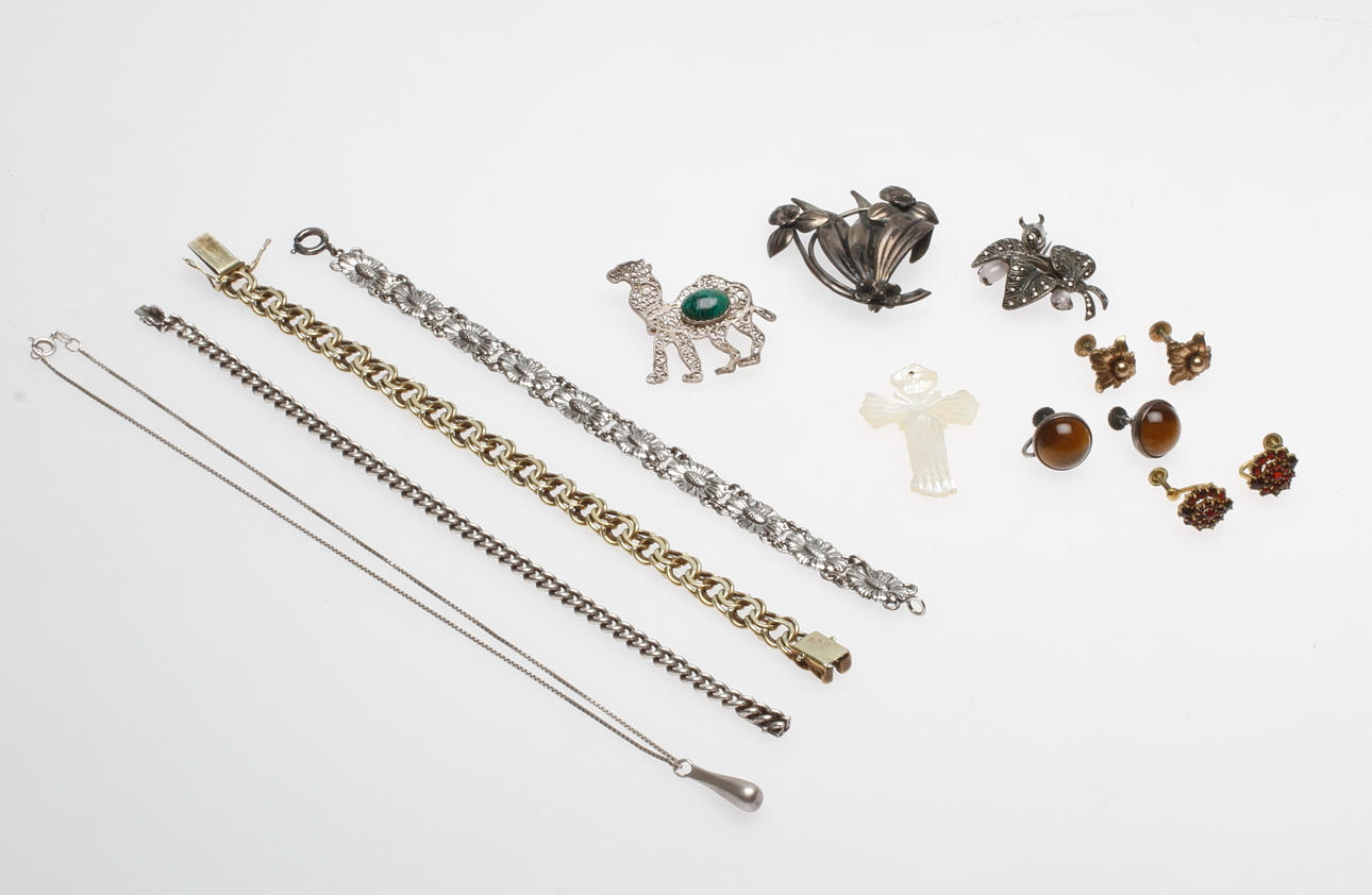 SMYCKEN, 11 delar, mestadels silver, 1900-tal.