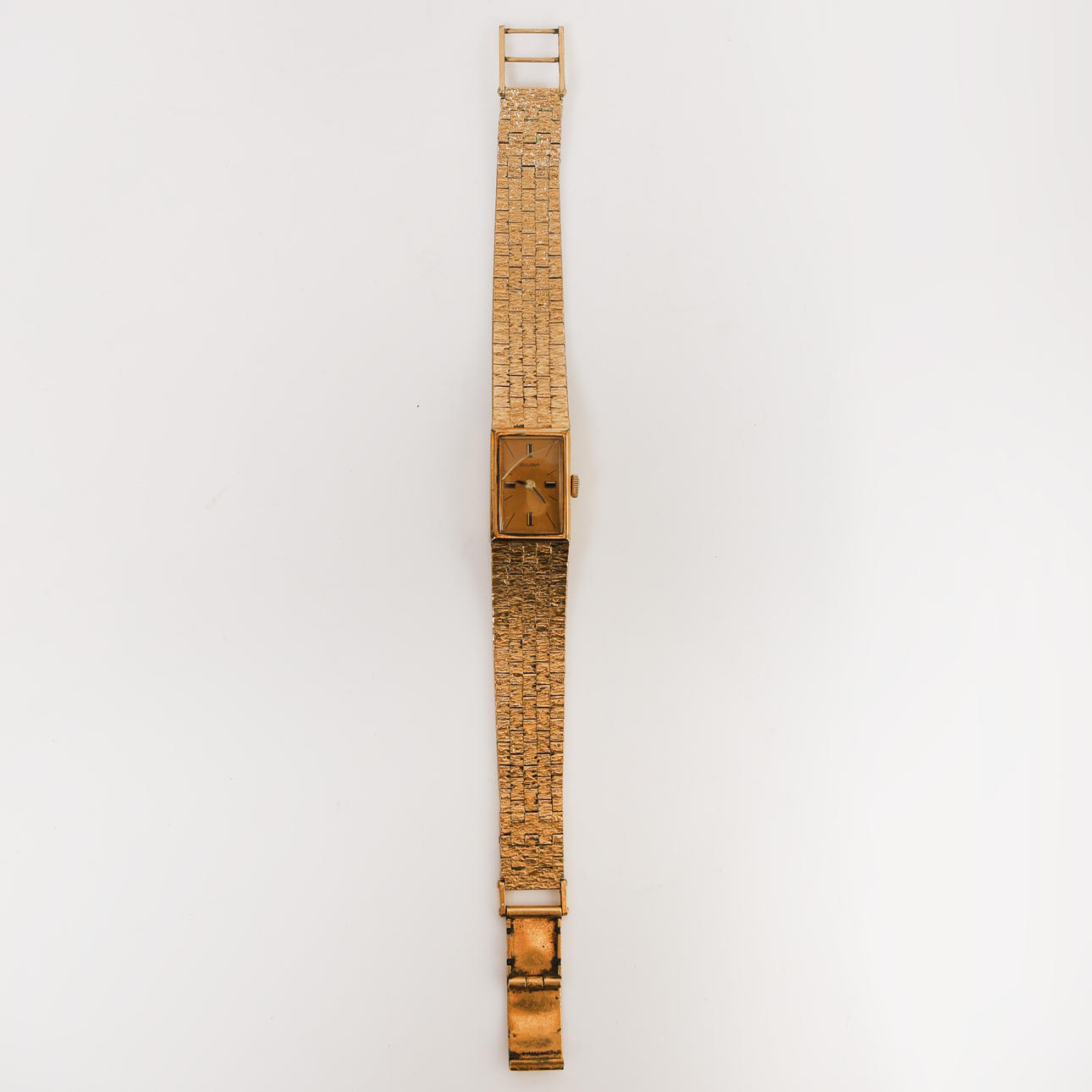 A BULOVA LADIES WRISTWATCH.